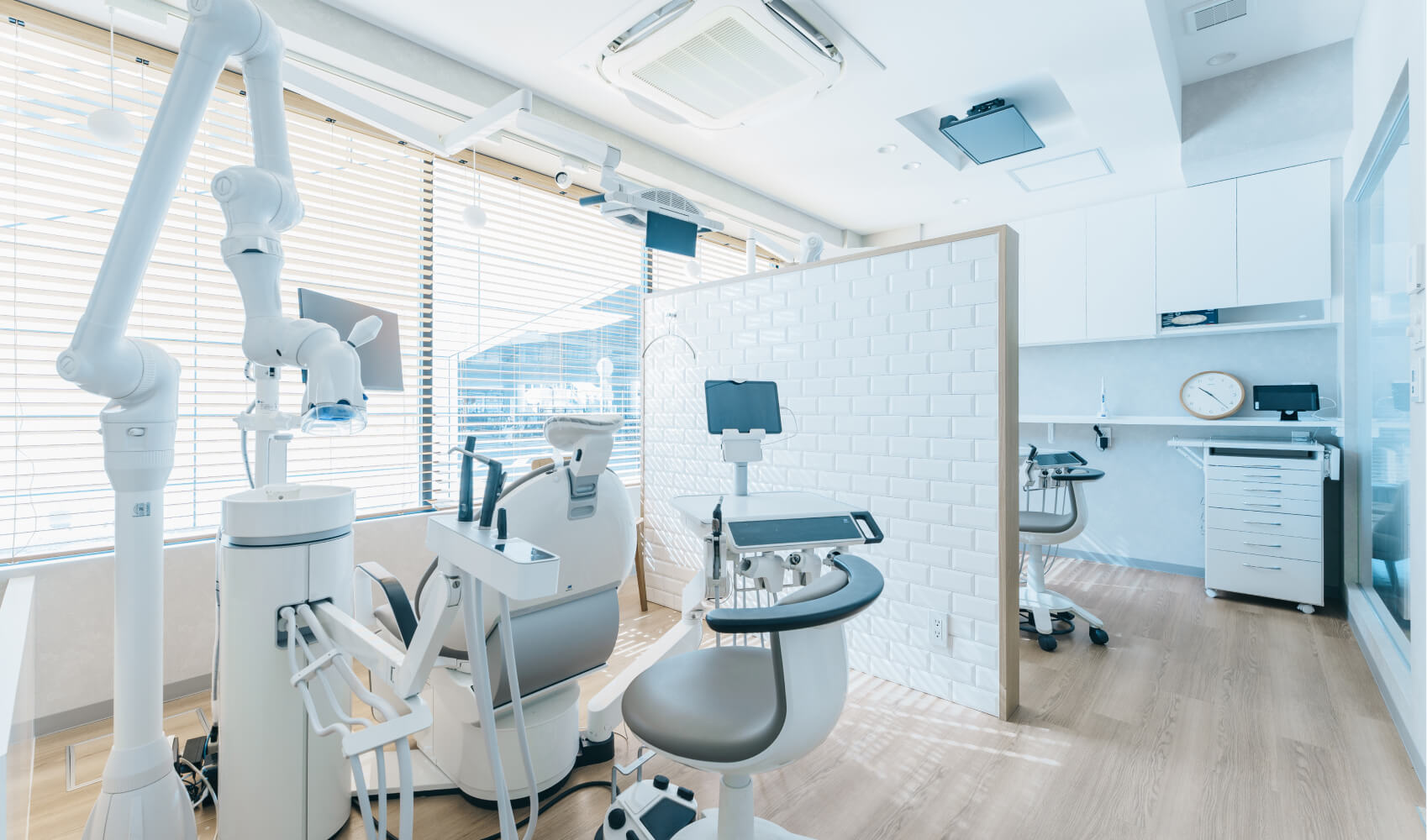 日当たりの良い、清潔感あふれる明るい雰囲気の矯正治療エリア