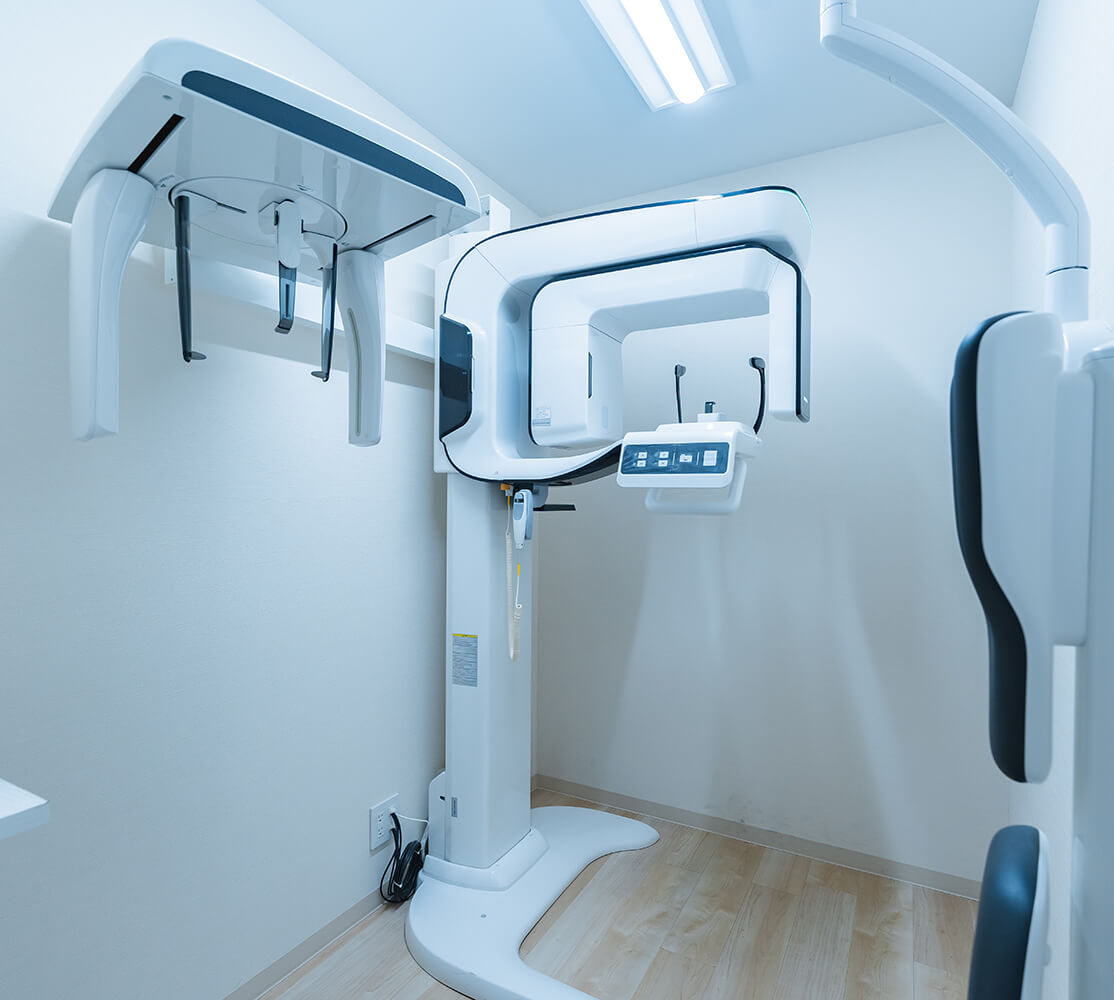 従来のレントゲンより放射線量が少なく、より鮮明な画像が得られる歯科用CT