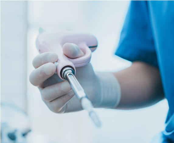 「痛みに配慮した治療」のために導入している、最新の無痛麻酔器