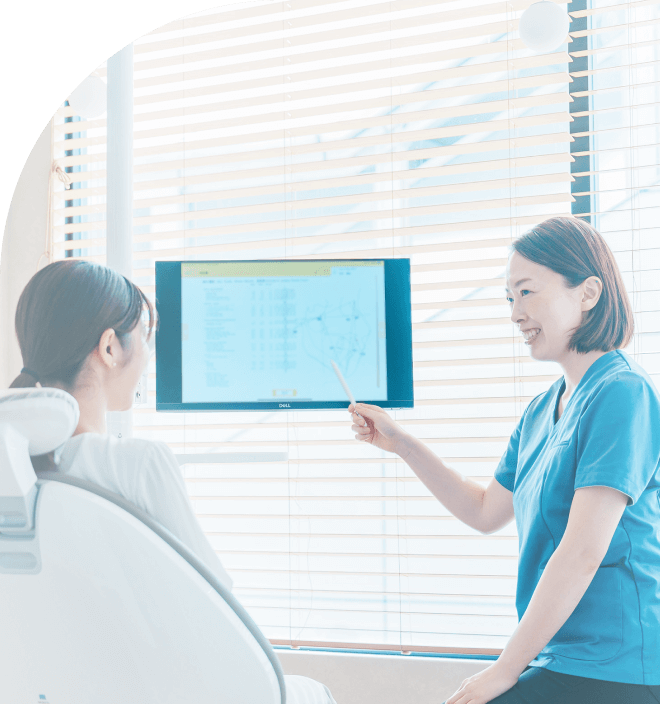 美しい歯並びと健康な未来のため、治療計画を分かりやすく提案する矯正相談の風景