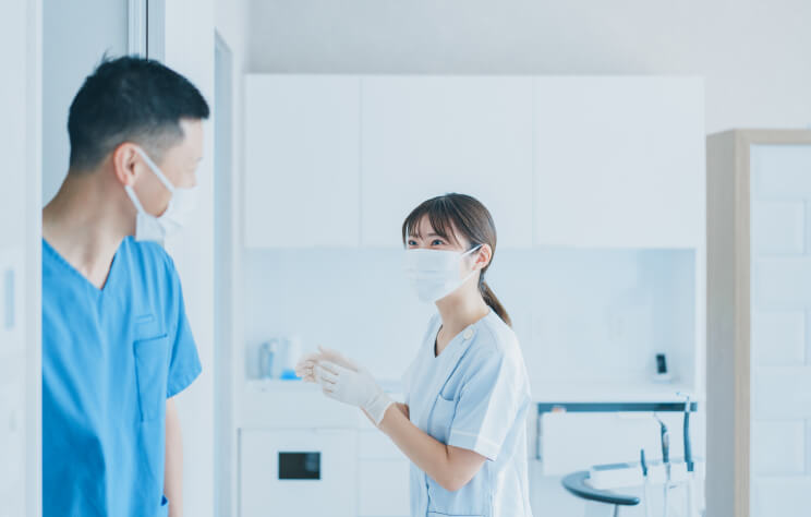 歯科医師と歯科衛生士が、職種の垣根なく連携を取り合う、チームワークの良い職場